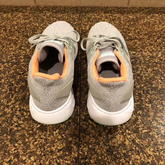 Nike - Picture 3 of 4